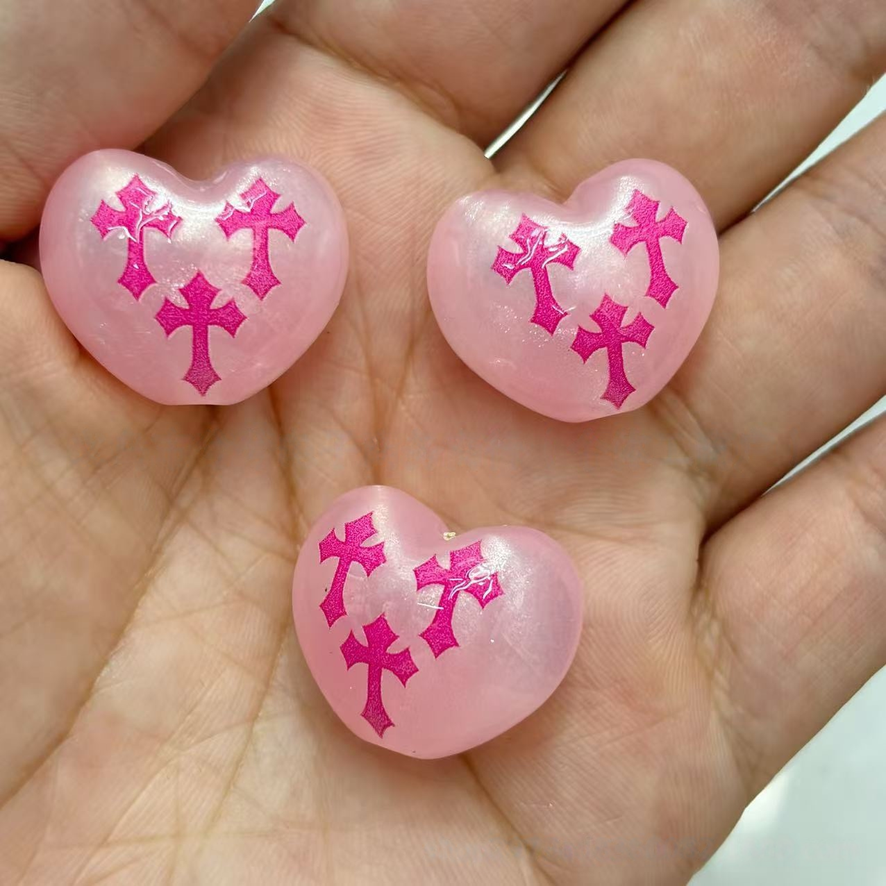 22mm 200 shiny chubby heart-shaped cross-straight-hole beads for DIY jewelry, phone chains, beaded pens, keychains, bag chains, and other accessories