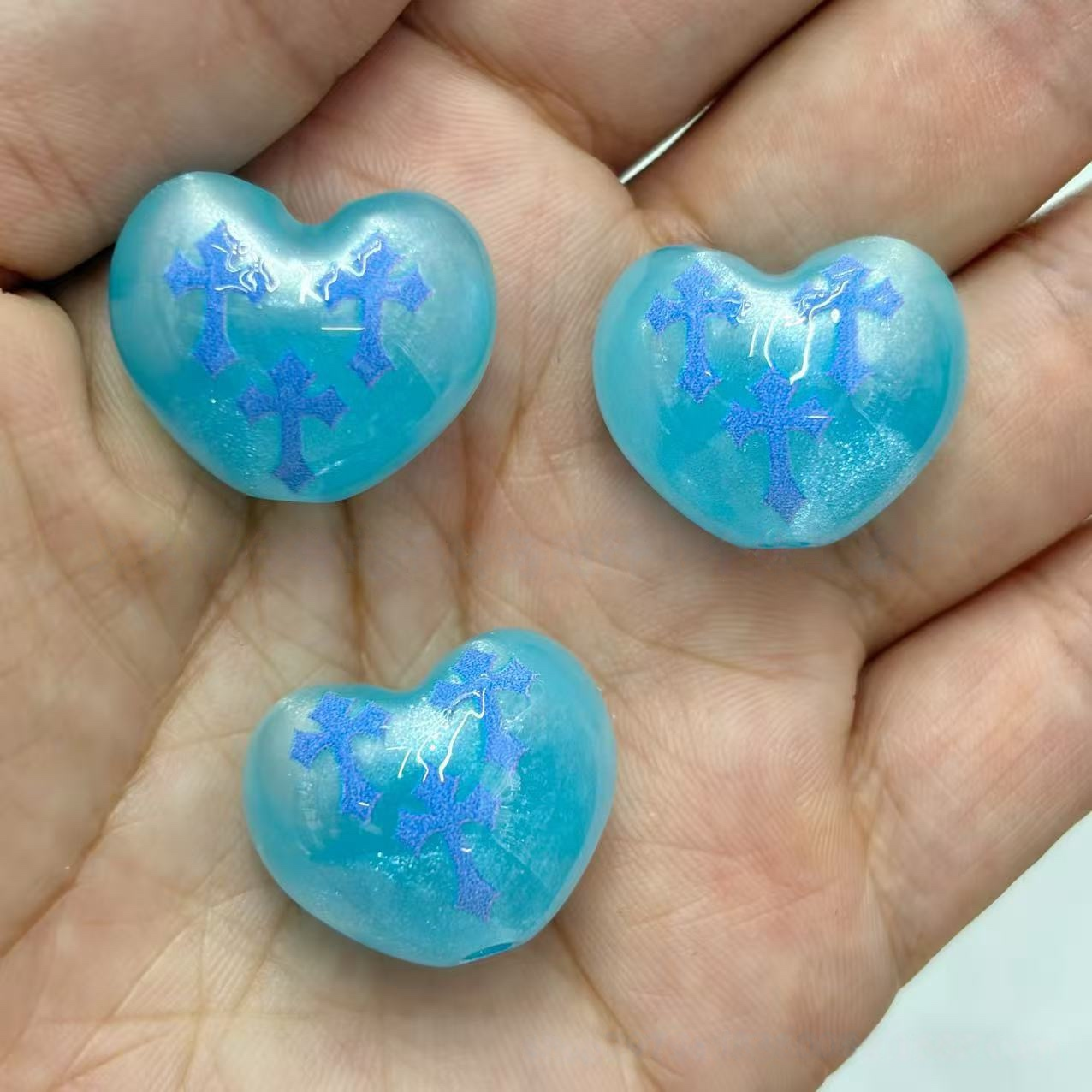 22mm 200 shiny chubby heart-shaped cross-straight-hole beads for DIY jewelry, phone chains, beaded pens, keychains, bag chains, and other accessories