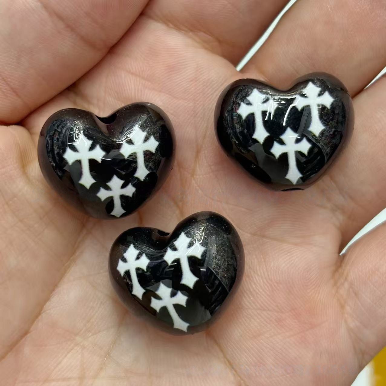 22mm 200 shiny chubby heart-shaped cross-straight-hole beads for DIY jewelry, phone chains, beaded pens, keychains, bag chains, and other accessories